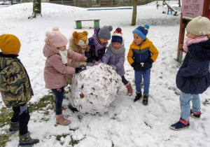 Zimowe zabawy w ogrodzie przedszkolnym- grupa II.