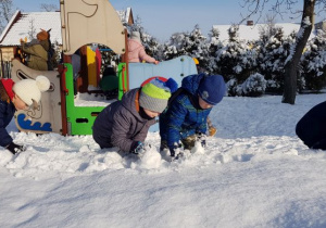 Zimowe zabawy w ogrodzie przedszkolnym- grupa II.