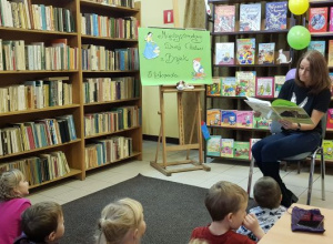 "Międzynarodowy Dzień Postaci z Bajek" - wizyta w bibliotece