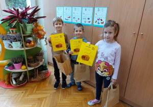 Uczestnicy konkursu z nagrodami: Ania, Kacper i Wojtuś