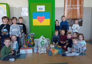 Dzieci z darami dla rodzin z Ukrainy