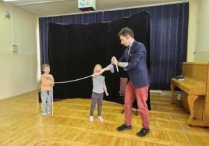 Sztuczka w wykonaniu przedszkolaków