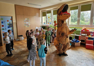 Zabawy z dinozaurem