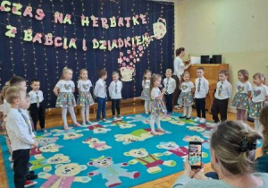 Grupa IV podczas występów