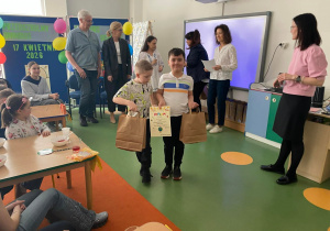 Bruno i Tymek z nagrodami