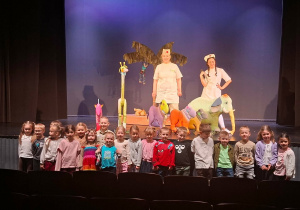 Grupa III w teatrze z aktorami