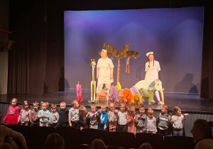 Grupa I w teatrze z aktorami