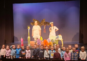Grupa IV w teatrze z aktorami